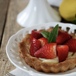 TARTELLETTA DI FRAGOLE CON CREMA